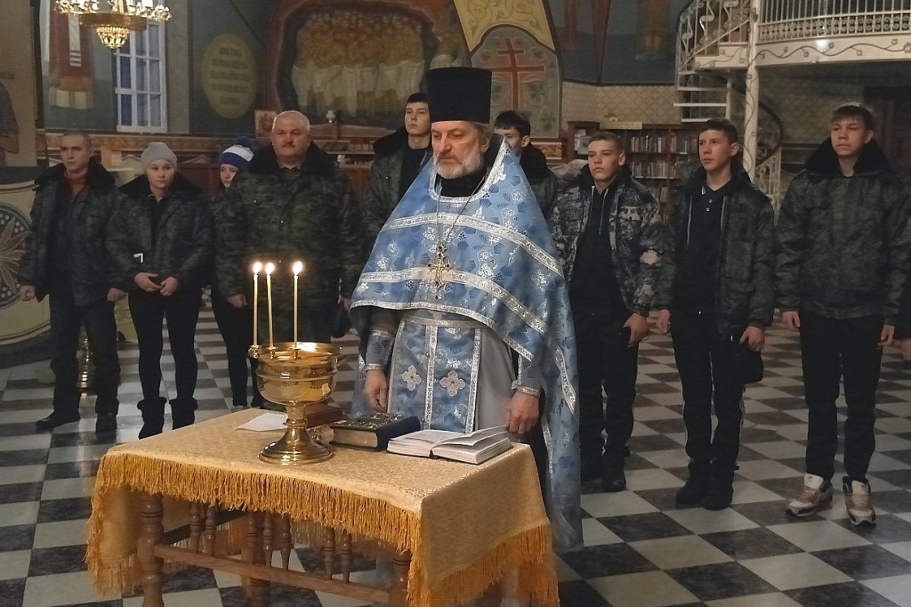 Молебен о юных "Патриотах"